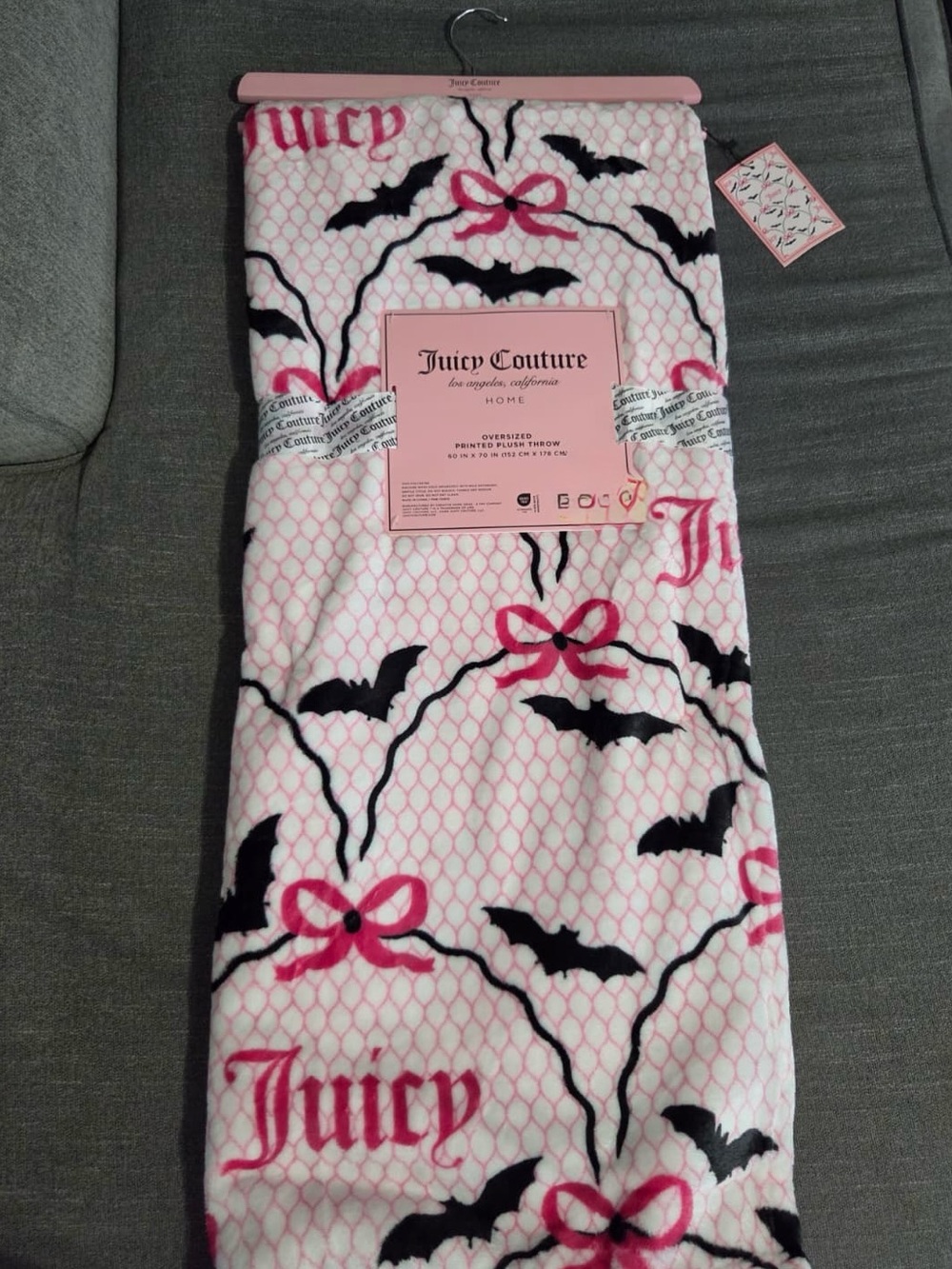 Juicy Couture pink & white blanket with black bats and pink bows #juicyblanket